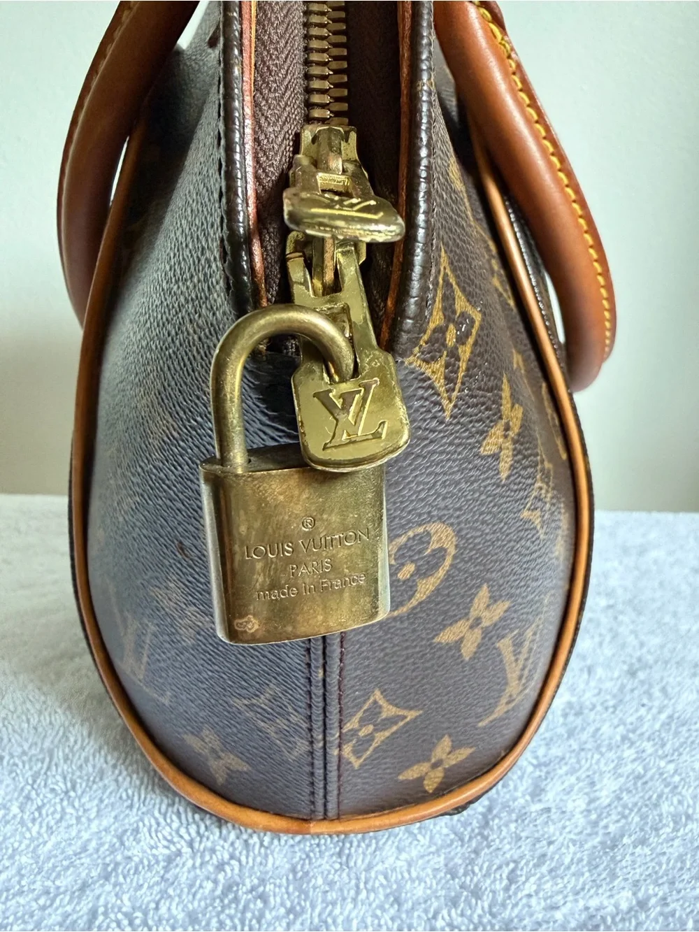 Authentic Louis Vuitton Ellipse Handbag